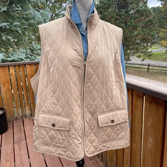❗️SALE❗️Talbot’s quilted vest. Perfect for spring/summer layering. - Picture 1 of 4